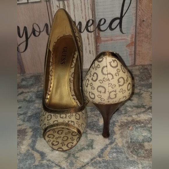 Classic color guess heels - Picture 3 of 3